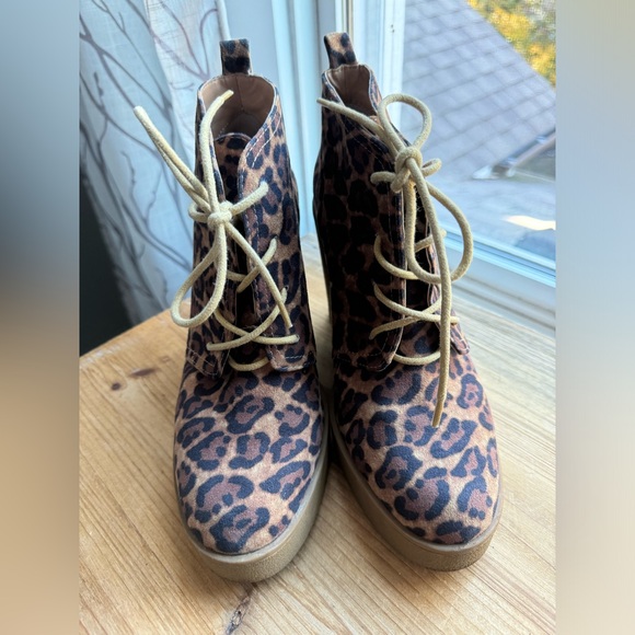 Jessica Simpson Cheetah Booties 8 - Picture 4 of 6